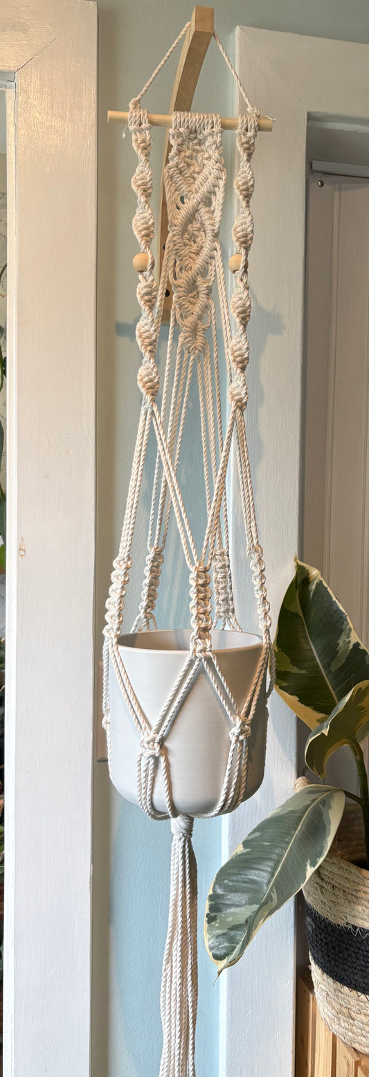 Macramé plant hanger